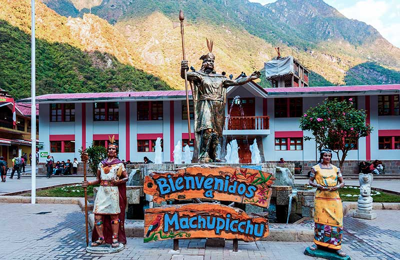 Machu Picchu pueblo - Plaza Manco Capac