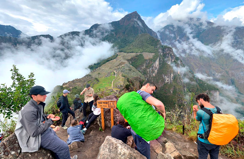 Cima de la montaña Huchuy Picchu