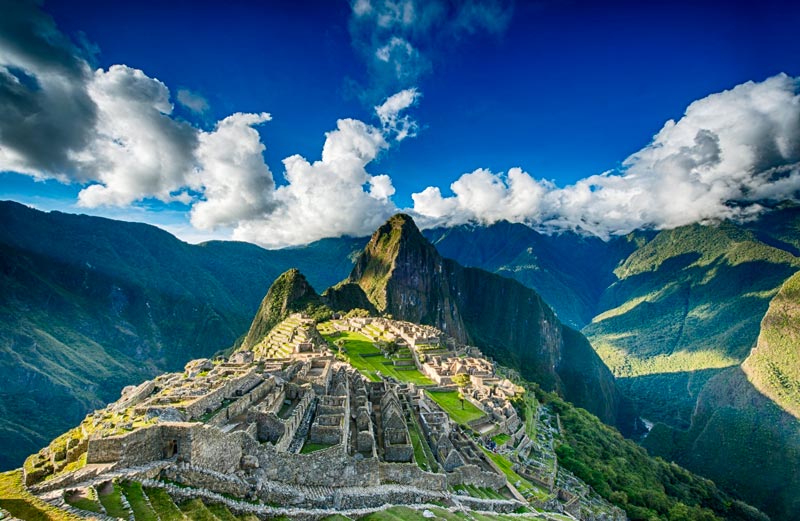 Vista panorámica completa de Machu Picchu